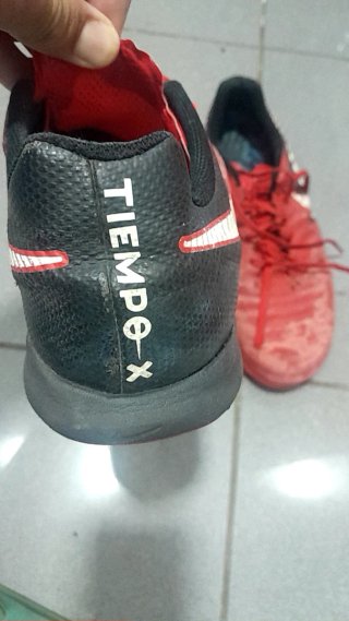 Zapatillas de fútbol Nike Rojas y Negras