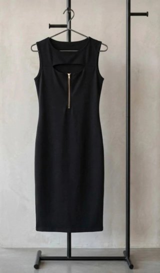 Vestido negro con cremallera dorada