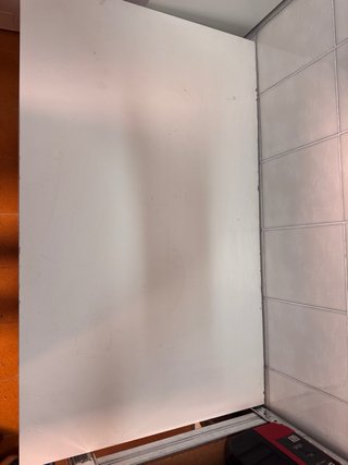 Cómoda blanca de madera