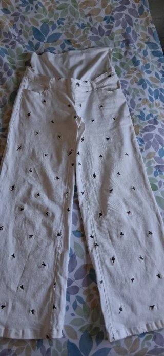 Pantalón vaquero premamá blanco bordado