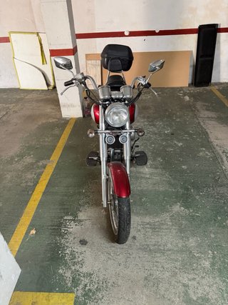 Moto Cruiser Roja y Plateada