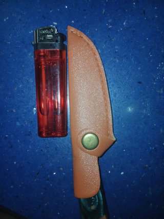 Cuchillo de caza con funda de cuero