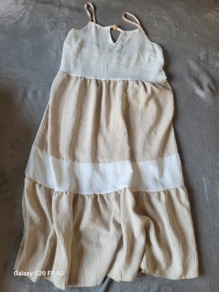 Vestido ancho beige y blanco