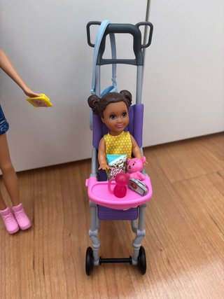 Barbie Skipper Niñera con Cochecito y Bebé