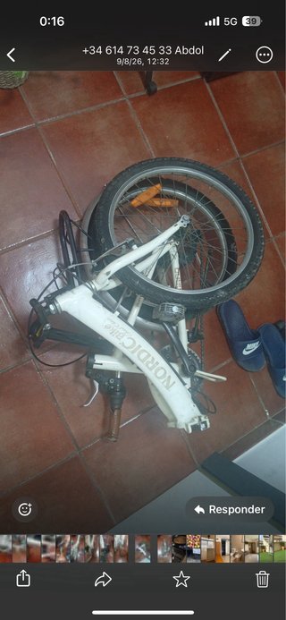 Bicicleta plegable blanca