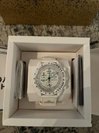 Omega x Swatch - Mission to the Moonphase - snoopy