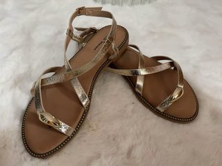Sandalias planas , preguntar