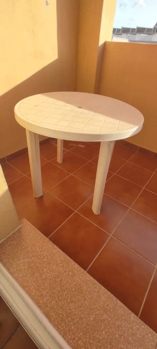 Mesa redonda terraza blanca