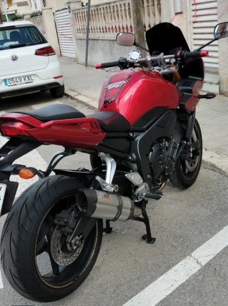 Yamaha FZ1 sport turismo. Motor 1000cc 150cv