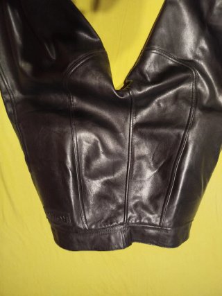 Pantalón de cuero negro moto