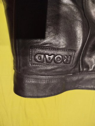 Pantalón de cuero negro moto