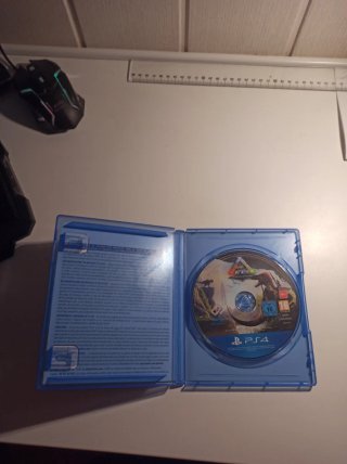 ARK Survival Evolved PS4