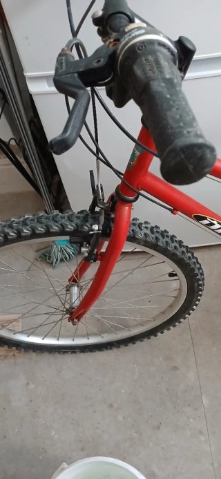 Bicicleta de montaña roja