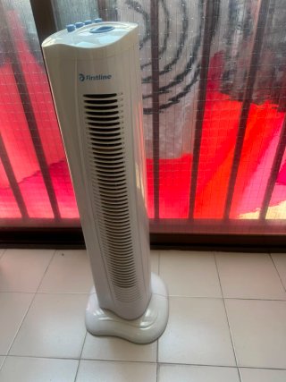 Ventilador de torre de la marca Firstline