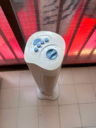 Ventilador de torre de la marca Firstline