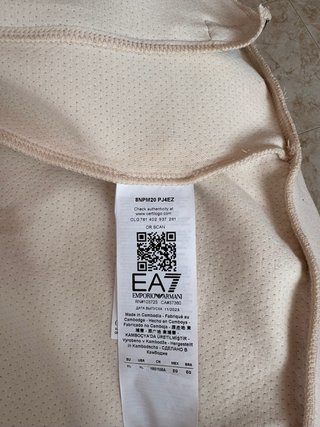 Chaqueta EA7 con capucha beige