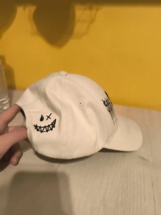 Gorra blanca streetwear
