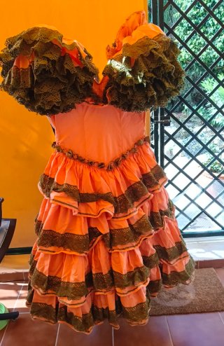 Precioso traje de baile volantes hecho a medida
