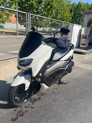 Yamaha NMAX 125 en alquiler