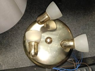 Lámpara de techo dorada con 3 luces