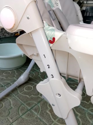 2 Seggioloni Kinderkraft modello tastee. Come nuovi.