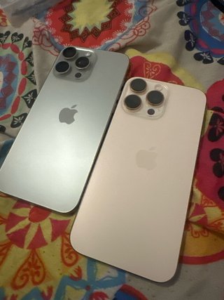 Marco deiPhone 16 Pro Max Gris y Dorado Original