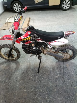 Moto Enduro/Motocross Negra y Roja