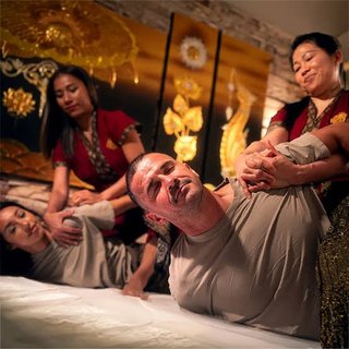 MASAJE THAI CON PÍEDRAS ENERGETICAS