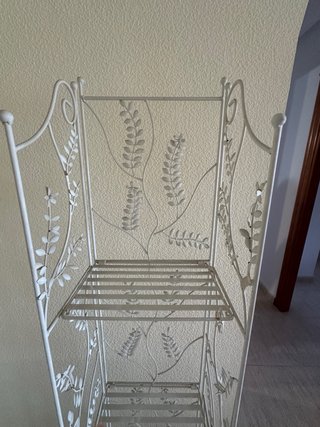 Estantería de hierro forjado blanca
