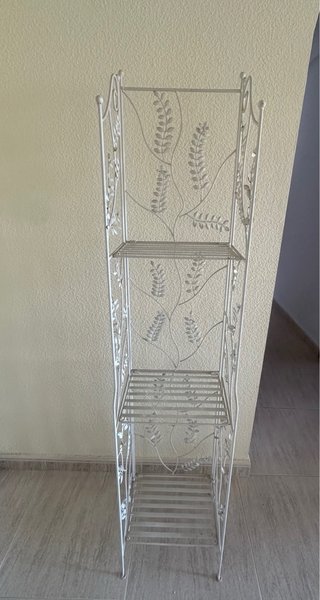 Estantería de hierro forjado blanca