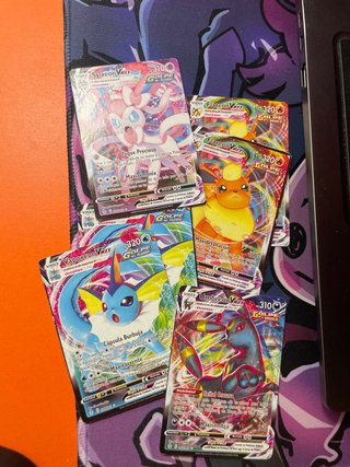 Cartas Pokémon VMAX Eeveelutions