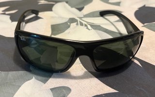 Gafas de Sol Ray-Ban RB4150 Negras polarizadas