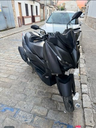 Yamaha XMAX 125cc Negra y azul
