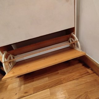 Zapatero blanco y espejo
