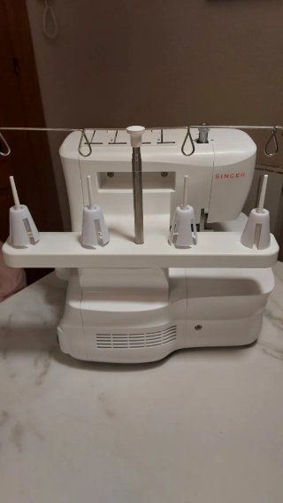 Máquina Overlock Singer S14-78