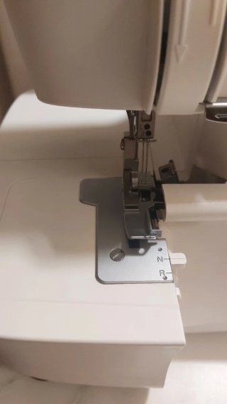 Máquina Overlock Singer S14-78