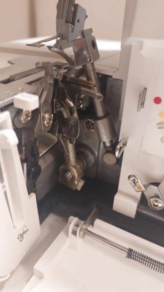 Máquina Overlock Singer S14-78