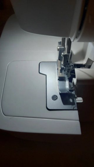 Máquina Overlock Singer S14-78