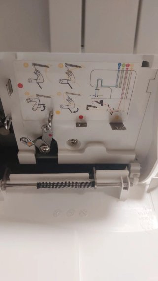 Máquina Overlock Singer S14-78