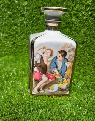 Antigua Licorera Porcelana Vintage. MURILLO y ORO