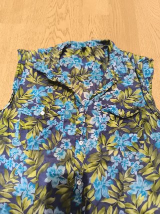 Camisa Benetton floral sin mangas T L