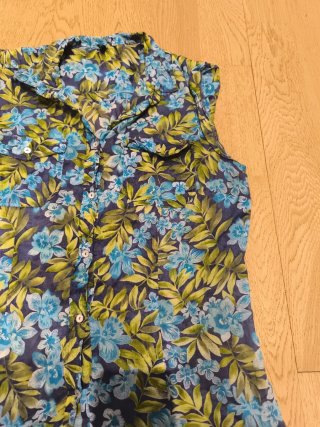 Camisa Benetton floral sin mangas T L