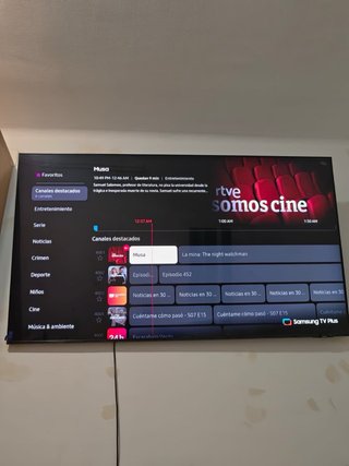 Televisor 65 pulgadas con brazo articulado