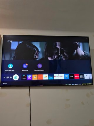 Televisor 65 pulgadas con brazo articulado