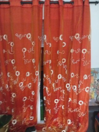 Cortinas Naranja con Diseño Blanco