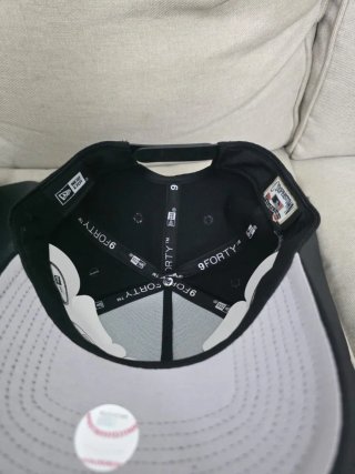 Gorra New Era NY con Rosa Roja