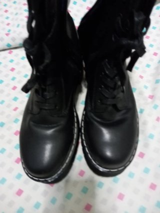 39 Botas negras de plataforma