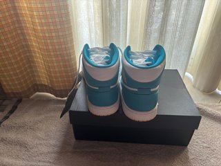 Jordan 1 Mid Azzurre e Bianche