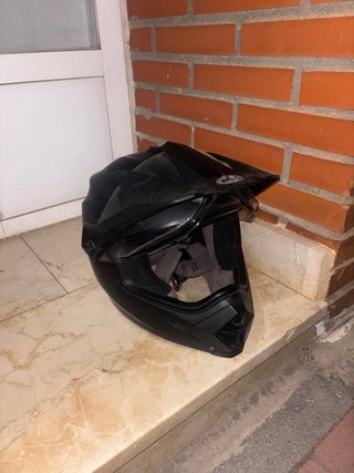 Casco de moto negro