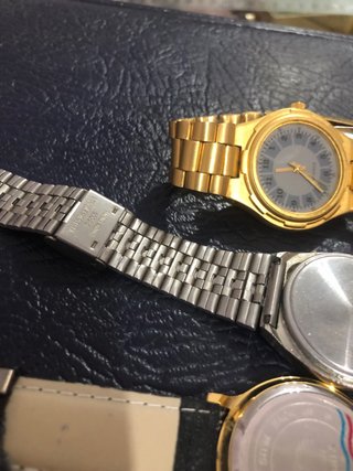 Lote 3 Relojes: Dorado, Plateado y Digital